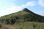 回頭登上陡峭山坡